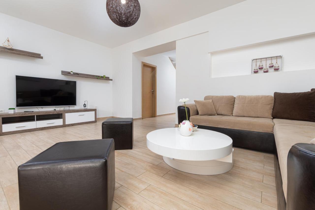 Kuca Lana Apartman Medulin Kültér fotó